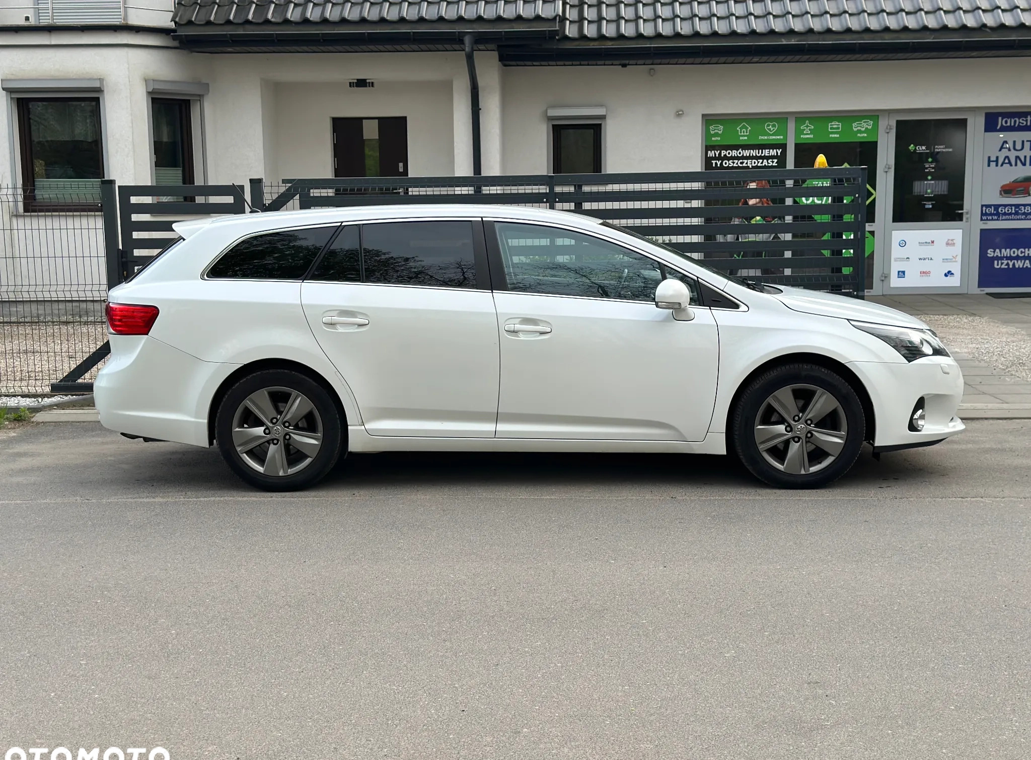 Toyota Avensis cena 48900 przebieg: 183500, rok produkcji 2014 z Góra małe 529